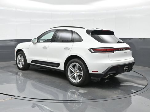 Certified 2023 Porsche Macan AWD/4WD image 3