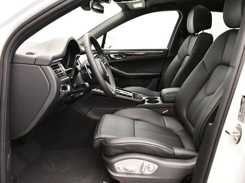 Certified 2026 Porsche Macan Turbo AWD/4WD image 5