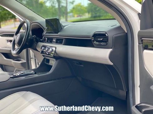Used 2025 Honda Pilot Touring image 17