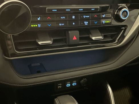 Used 2022 Toyota Highlander Platinum AWD/4WD image 19