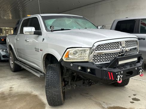 Used 2017 RAM 1500 Laramie w/ Convenience Group image 6