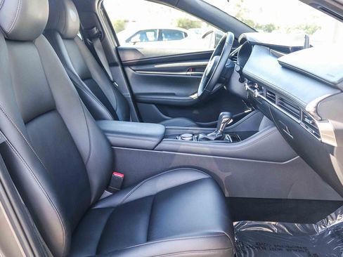 Used 2019 MAZDA MAZDA3 Hatchback FWD image 16