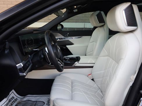 Used 2023 BMW 740i RWD image 15
