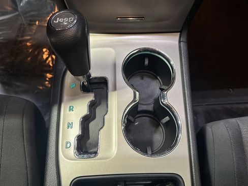 Used 2012 Jeep Grand Cherokee Laredo w/ Laredo E Group image 19