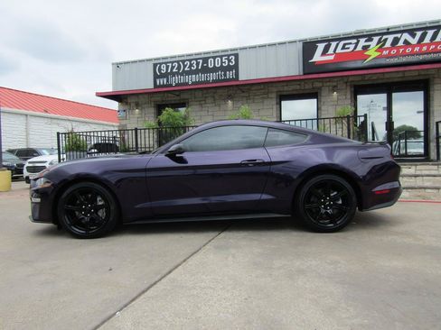 Used 2019 Ford Mustang GT Premium w/ Black Accent Package RWD image 2