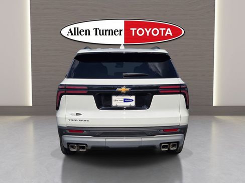 Used 2026 Chevrolet Traverse LT FWD image 8