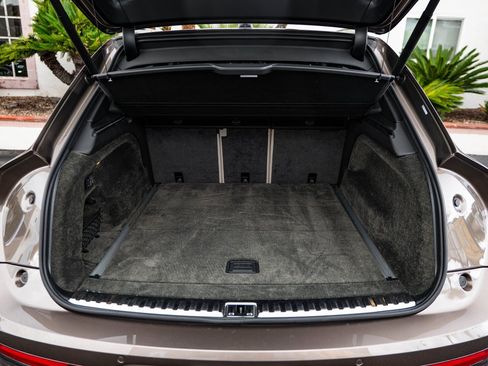 Used 2022 Bentley Bentayga image 38