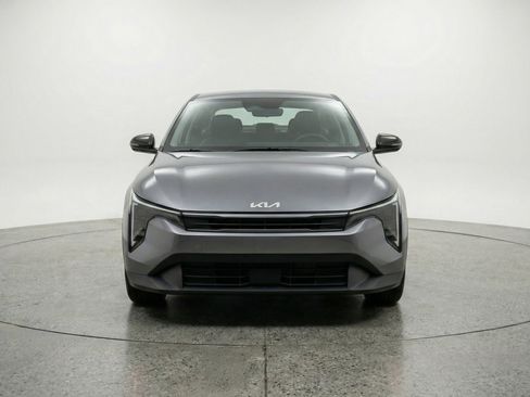 Used 2025 Kia K4 LXS image 2