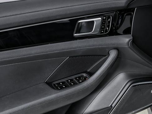 Used 2018 Porsche Panamera 4S image 18