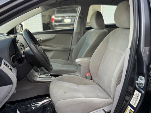 Used 2013 Toyota Corolla LE FWD image 9