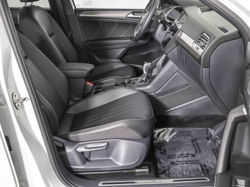 Used 2023 Volkswagen Tiguan SE R-Line image 45