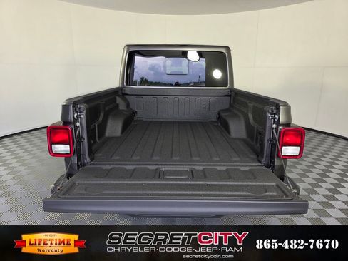 New 2025 Jeep Gladiator Sport image 30