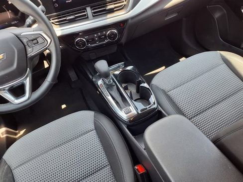 Used 2024 Chevrolet Trax LT w/ LT Convenience Package FWD image 10