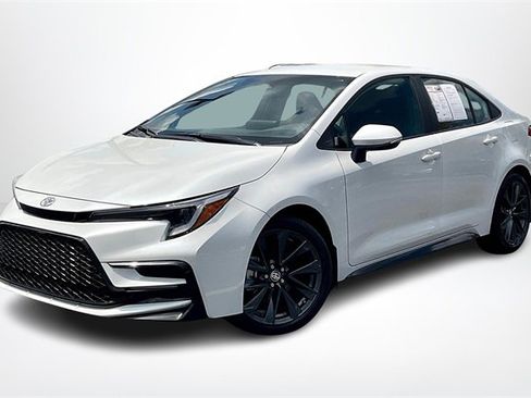 Used 2025 Toyota Corolla SE image 2