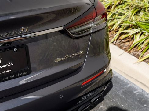Used 2022 Maserati Quattroporte Modena image 11