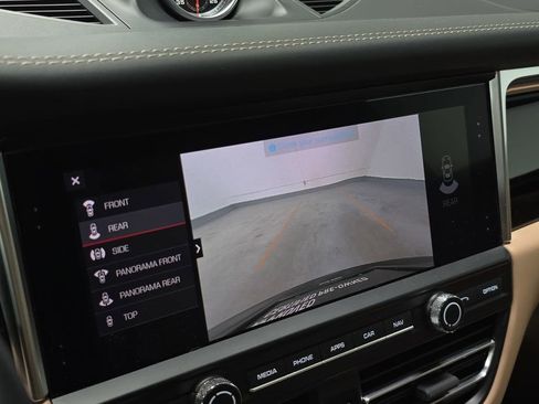 Certified 2019 Porsche Macan S AWD/4WD image 18