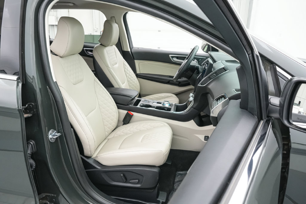 Certified 2024 Ford Edge Titanium AWD/4WD image 21