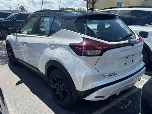 Used 2023 Nissan Kicks SR w/ SR Premium Package FWD image 2