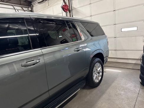 Used 2023 Chevrolet Suburban Premier image 32