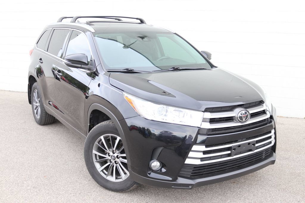 Used 2019 Toyota Highlander XLE AWD/4WD image 34