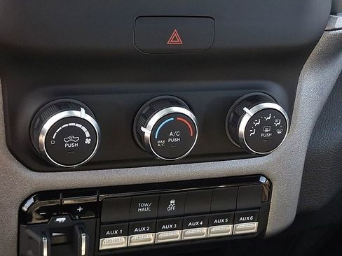 Used 2024 RAM 2500 Tradesman w/ Chrome Appearance Group image 13