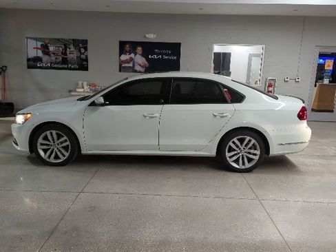 Used 2019 Volkswagen Passat 2.0T Wolfsburg FWD image 3