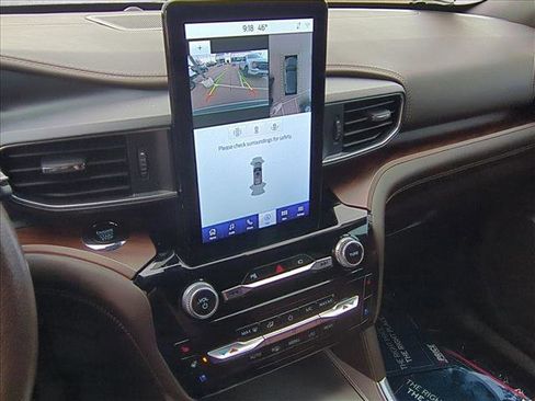 Used 2023 Ford Explorer King Ranch w/ Technology Package image 14