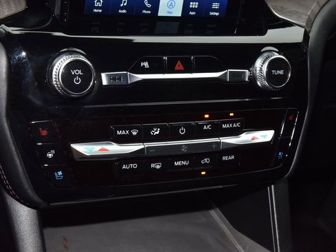 Used 2023 Ford Explorer Platinum w/ Technology Package AWD/4WD image 27