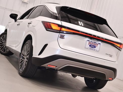 Used 2023 Lexus RX 350 AWD w/ Cold Area Package image 40