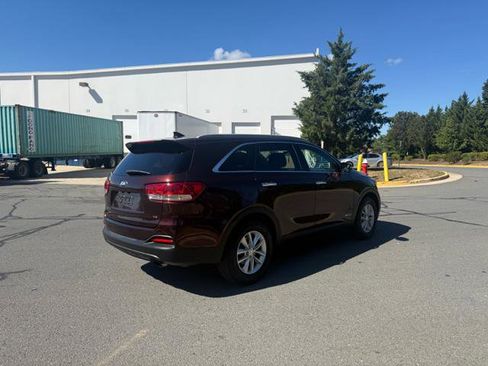 Used 2016 Kia Sorento LX image 4