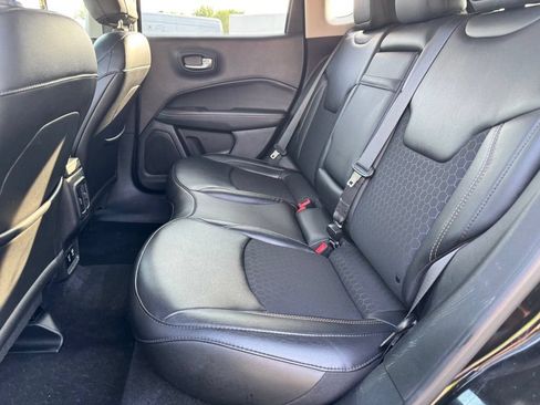 Used 2019 Jeep Compass Latitude w/ Popular Equipment Group AWD/4WD image 11