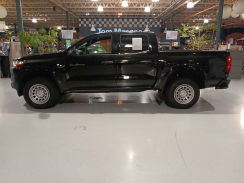 Used 2025 Chevrolet Colorado W/T AWD/4WD image 10