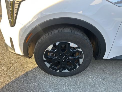 Certified 2024 Kia Sorento S w/ Panoramic Sunroof Package image 8