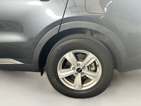 Used 2023 Kia Sorento LX image 11