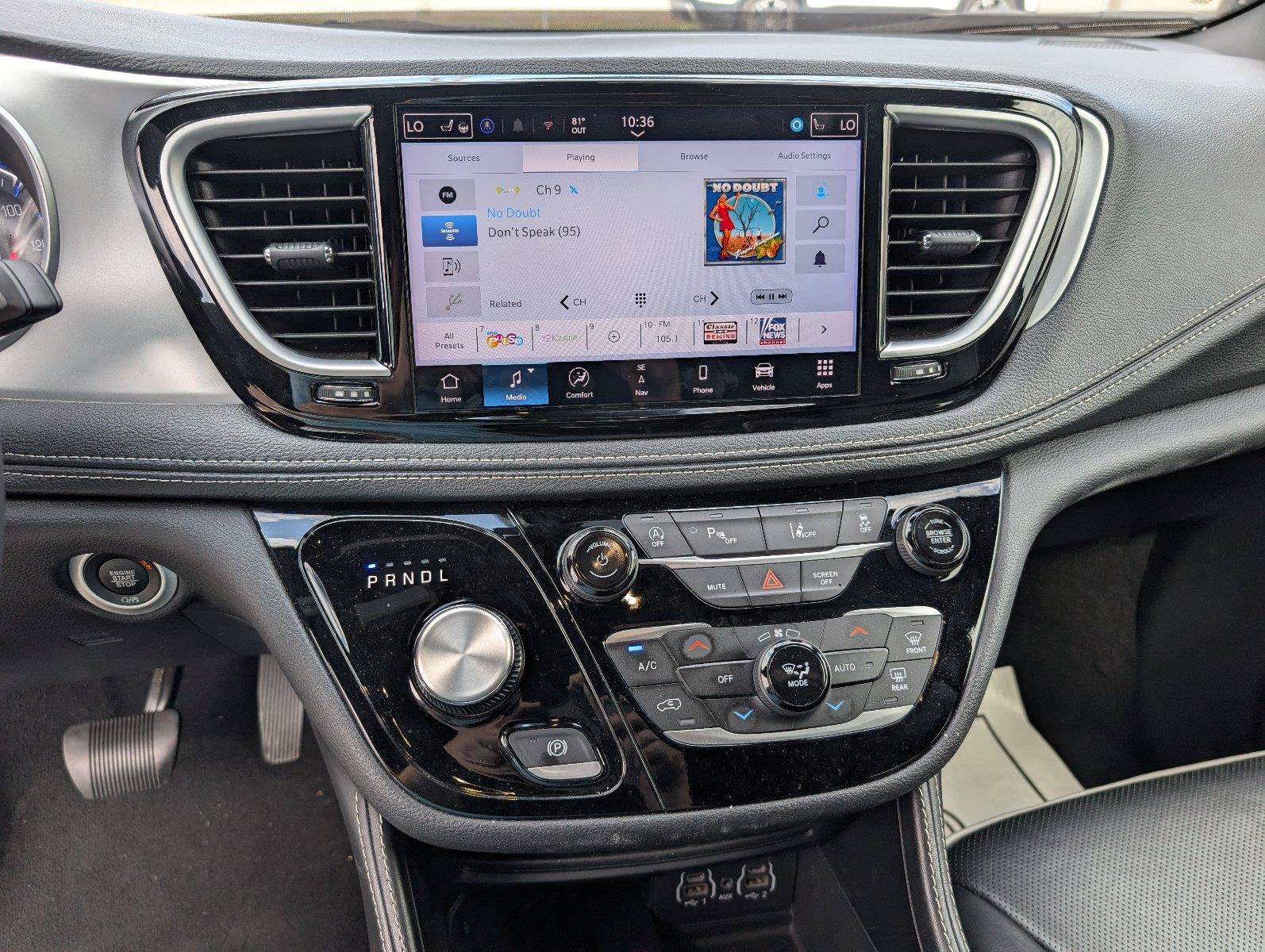 Used 2025 Chrysler Pacifica Limited FWD image 18