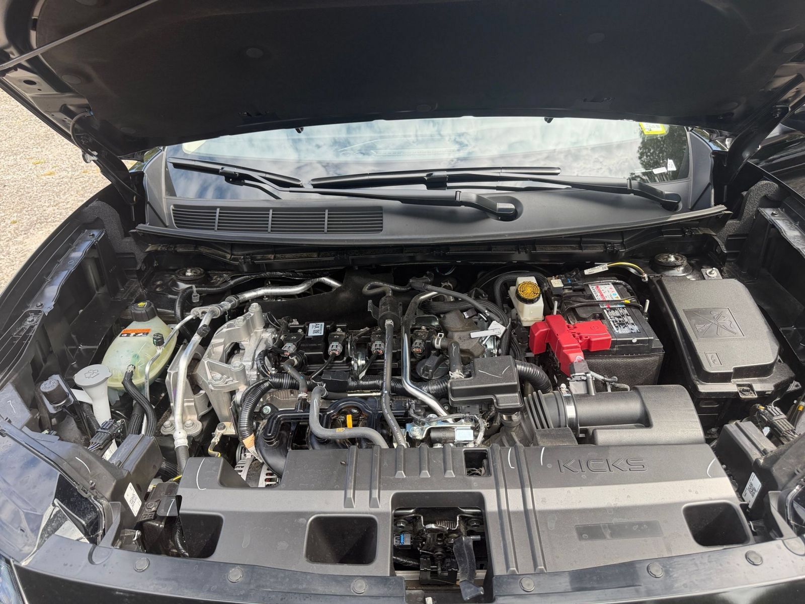 Used 2026 Nissan Kicks SR FWD image 30