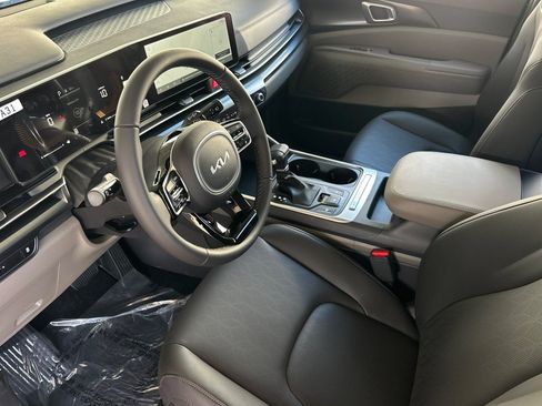 New 2026 Kia Carnival FWD image 8