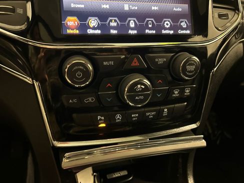 Used 2019 Jeep Grand Cherokee Overland image 25