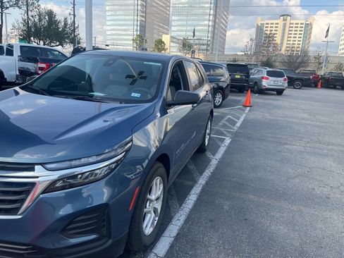 Used 2024 Chevrolet Equinox LS w/ LS Convenience Package image 3