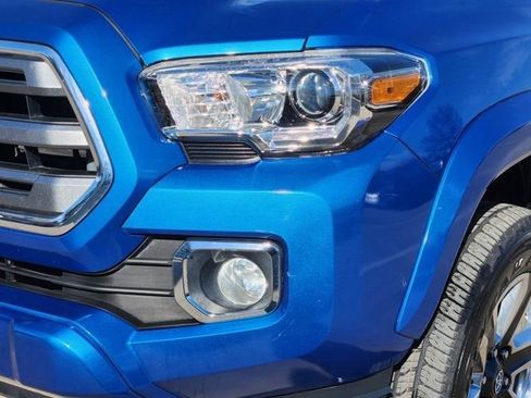 Used 2017 Toyota Tacoma Limited image 17