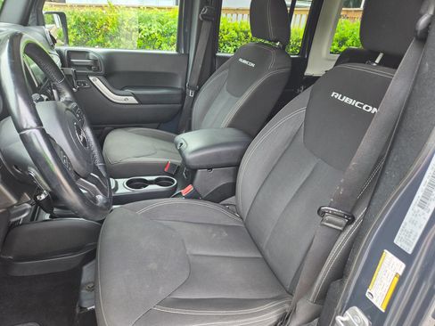 Used 2017 Jeep Wrangler Unlimited Rubicon w/ Cold Weather Group AWD/4WD image 14