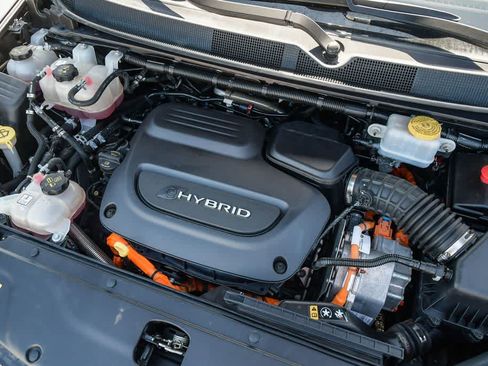 Used 2023 Chrysler Pacifica Touring-L FWD image 29