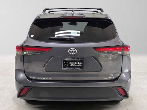 Used 2023 Toyota Highlander XLE AWD/4WD image 4
