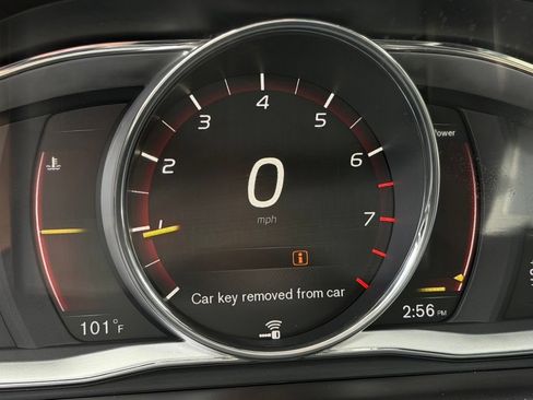 Used 2017 Volvo XC60 T5 Dynamic w/ Preferred Option Package FWD image 12