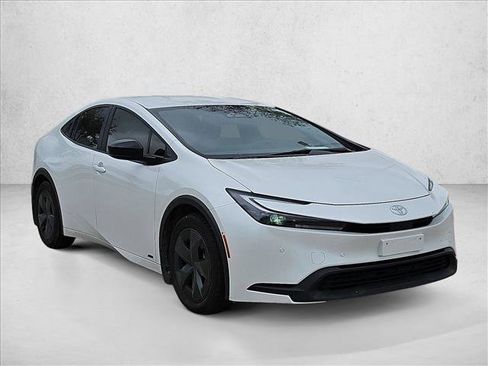 Used 2024 Toyota Prius LE image 3