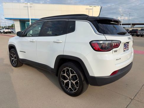 Used 2025 Jeep Compass Limited AWD/4WD image 9