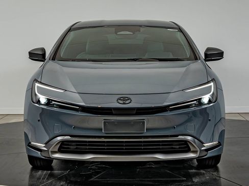 Used 2024 Toyota Prius XLE FWD image 2
