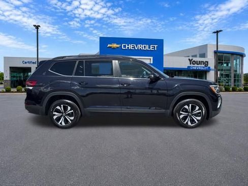 Used 2024 Volkswagen Atlas SE AWD/4WD image 9