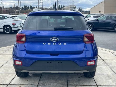 Used 2023 Hyundai Venue Limited w/ Cargo Package FWD image 8