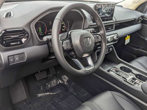 New 2025 Honda Pilot Touring image 13